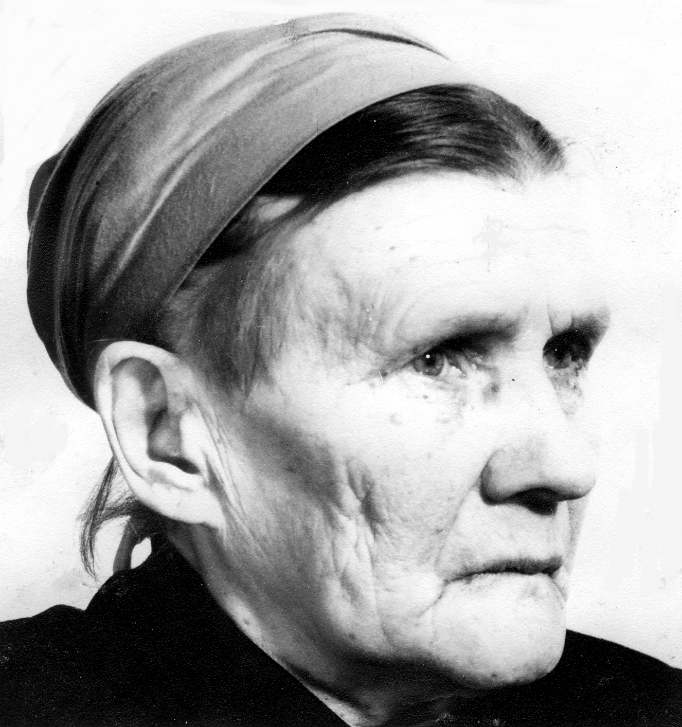 Anni Tenisova oli 1900-luvun merkittävä runolaulaja